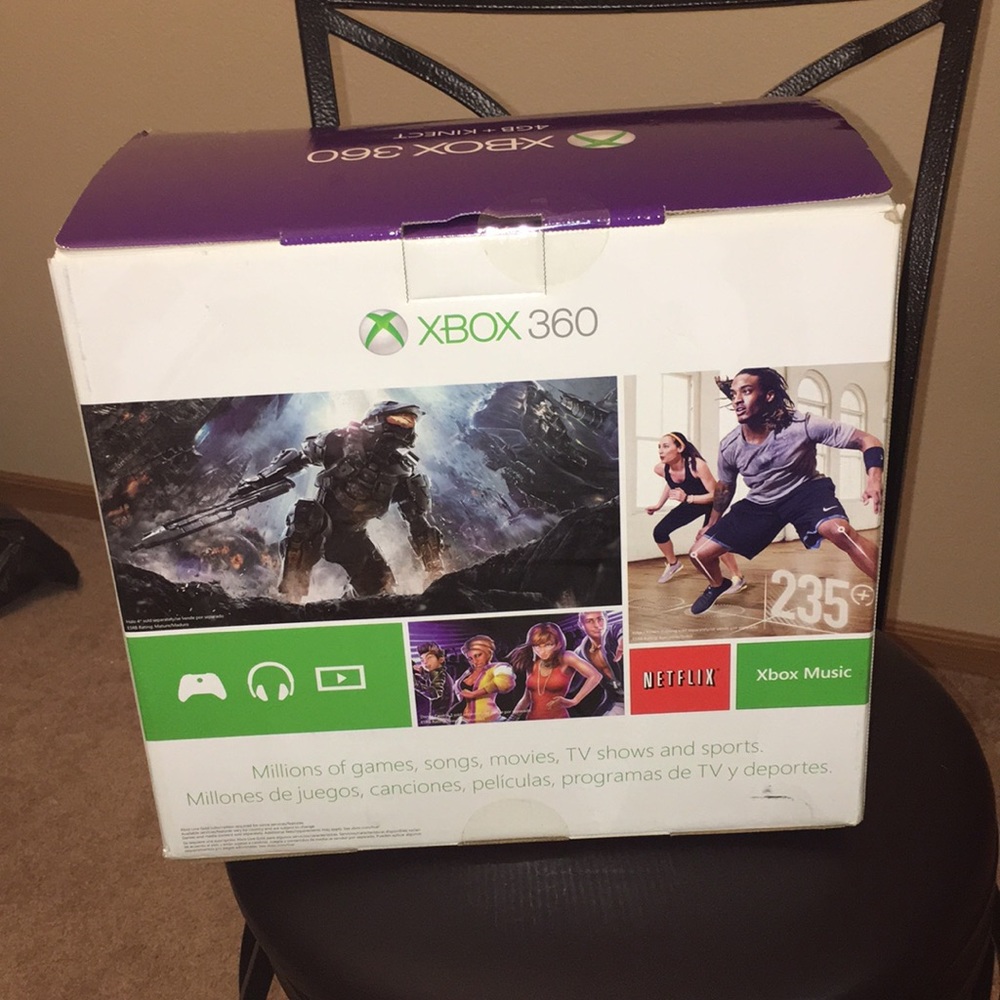 UNOPENED XBOX 360 with 4GB + KINECT and 2 GAMES